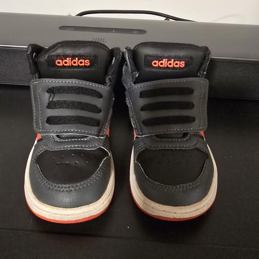 adidas Boys' Hoops 2.0 Basketball Shoe
